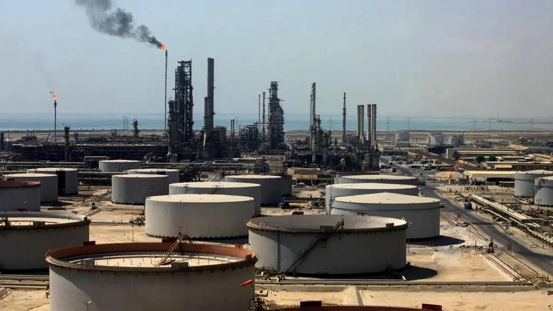 Refinaria de petróleo da estatal Saudi Aramco, na Arábia Saudita: escoamento de produção da região foi afetado pela guerra no Irã