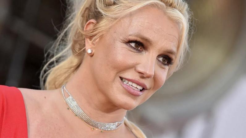 Britney Spears entra voluntariamente em centro de reabilitação