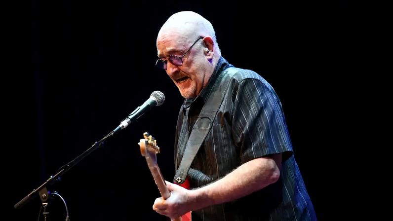 Dave Mason durante show em 2019 (Scott Dudelson/Getty Images)