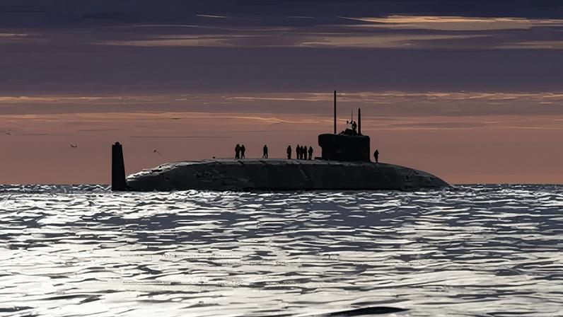 Submarino russo de mísseis balísticos movido a energia nuclear em primeiro teste no mar no Mar Branco, em abril de 2021