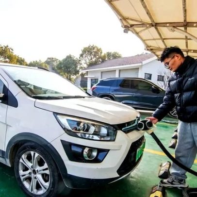 Vendas de carros elétricos sobem apesar de atrasos na infraestrutura