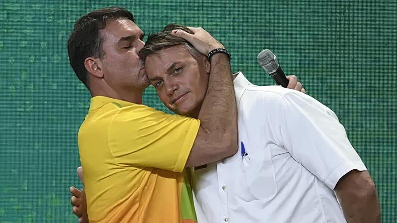 Flávio e Jair Bolsonaro