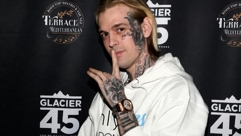 Mãe de Aaron Carter lança arrecadação GoFundMe para estrela na Calçada da Fama