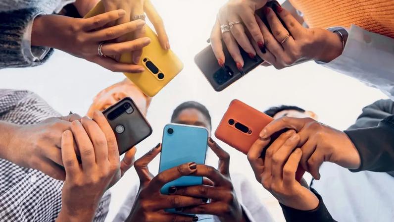 Hiperconectividade: jovens são os que mais sentem danos na saúde mental (Istock/Getty Images)