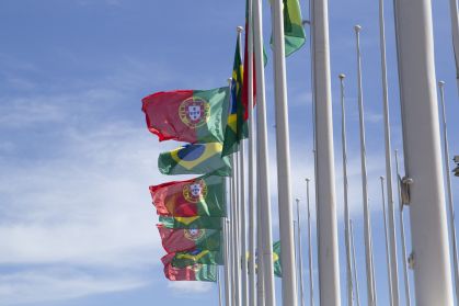 Bandeiras do Brasil e de Portugal hasteadas em Lisboa, Portugal