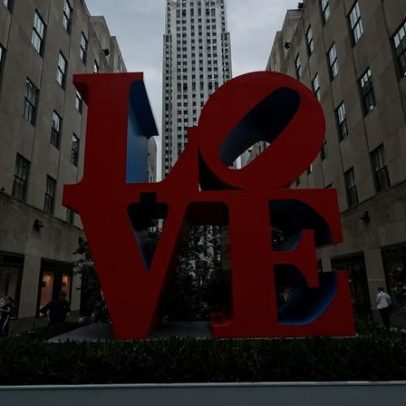 Caso de falsificações de Robert Indiana encerra com acordo de US$102 milhões