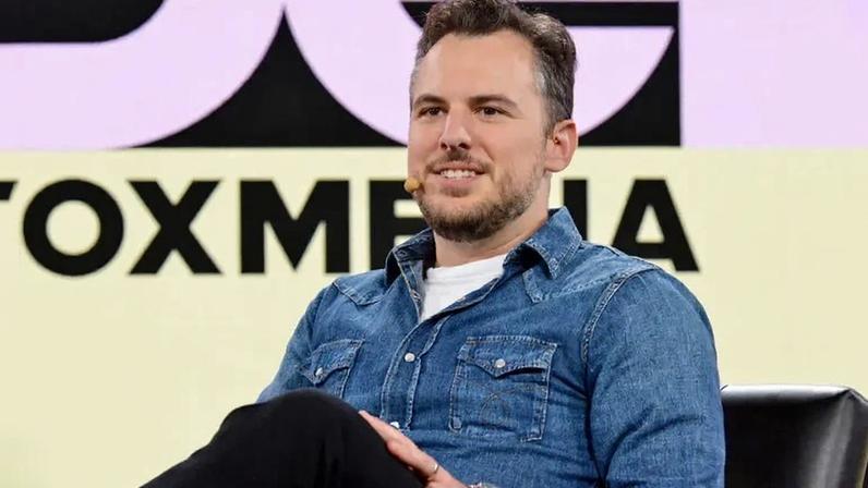Mike Krieger, CPO da Anthropic e cofundador do Instagram, discute o futuro da IA na Code Conference 2023. (Foto: Jerod Harris/Getty Images para Vox Media) (Getty Images)