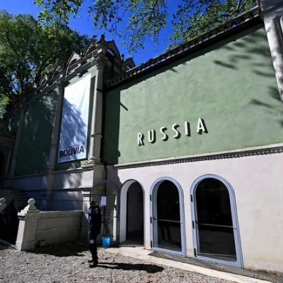 Ministro da Cultura italiano inspeciona Pavilhão Russo da Bienal de Veneza