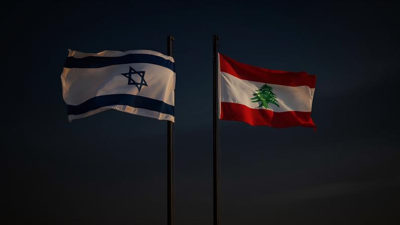 Imagem colorida mostra bandeiras de Israel e Líbano - Metrópoles