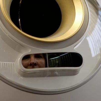 Teste de humanidade no Tinder com Orb de Sam Altman
