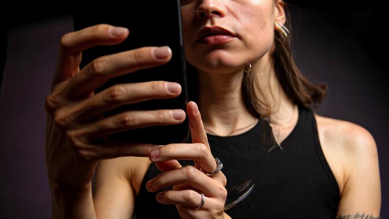 O PREÇO DOS LIKES - A compulsão juvenil pelas redes: feitas para prender a atenção — e dar lucro