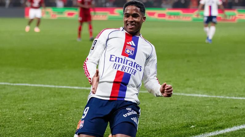 Endrick será titular do Lyon nesta quinta, 19