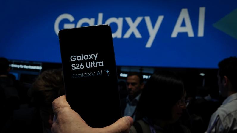 A linha S26 é uma das mais recentes da empresa e já veio com implementações de IA. (Joan Cros/NurPhoto/Getty Images)