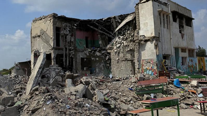Ataque americano à escola deixou dezenas de mortos no início da guerra