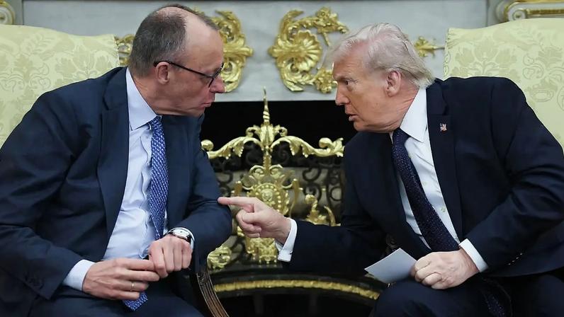 O presidente dos EUA, Donald Trump, se reúne com o chanceler alemão Friedrich Merz no Salão Oval da Casa Branca. 03/03/2026 - (Win McNamee/Getty Images)