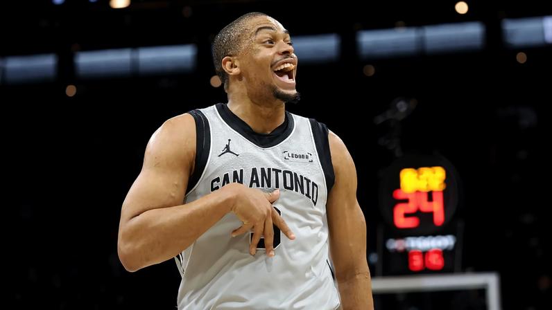 Keldon Johnson becomes the second player in Spurs history to win Sixth Man of the Year.
