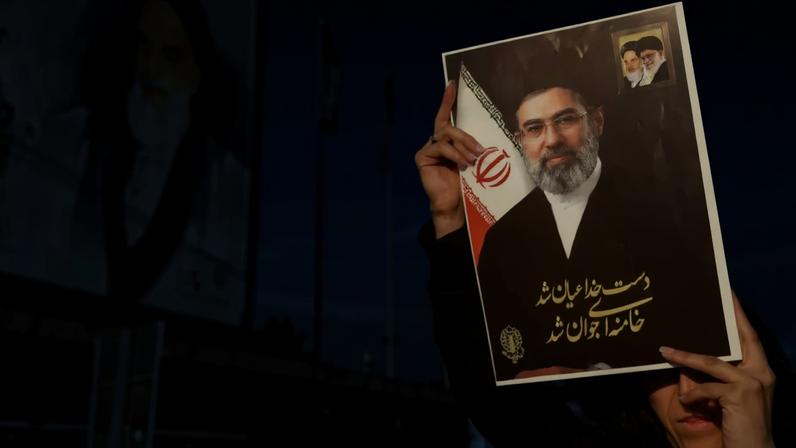 Apenas uma imagem: gravemente ferido, Mojtaba Khamenei se comunica por escrito e não parece capaz de assumir o papel de líder