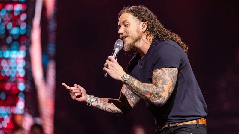 Nova estrela da música cristã aborda política e religião: 'Deus está com todos'