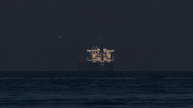 O navio graneleiro Belray, no Golfo Pérsico, próximo ao Estreito de Ormuz, em 22 de março de 2026
