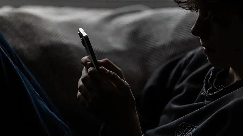 Na União Europeia, menores de 13 anos podem facilmente criar contas nas redes da Meta, mesmo que seus termos e condições não permitam esse público.
