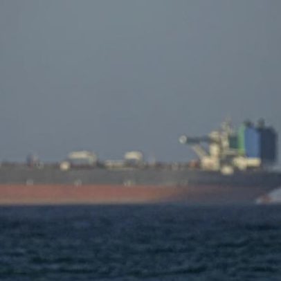Navios-tanque falsos inundam o Estreito de Hormuz, analistas acompanham