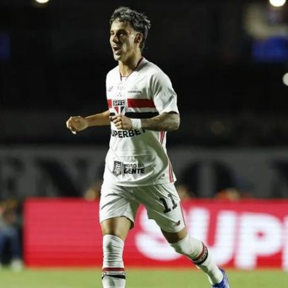 Ferreira faz três gols e São Paulo vence Cruzeiro para frear má fase