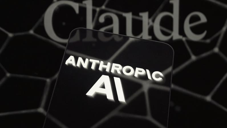 Logotipo de inteligência artificial da Anthropic é exibido em Bruxelas, na Bélgica, em 12 de abril de 2026