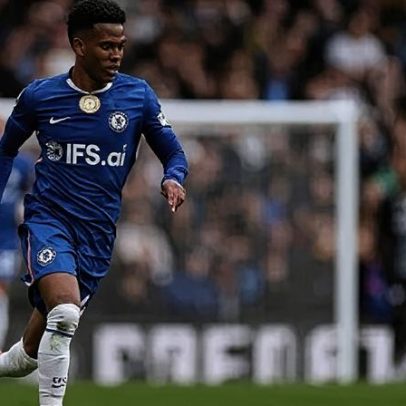 Estêvão alvo de críticas após derrota do Chelsea por erros gritantes
