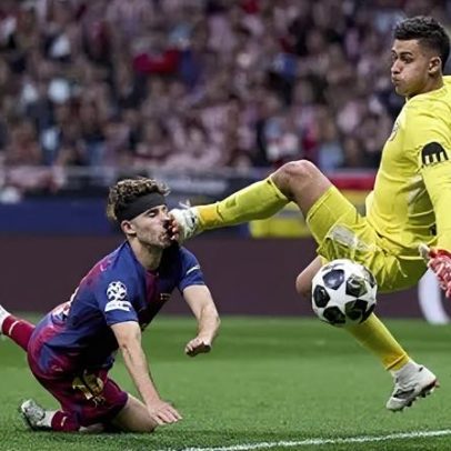 Jogador do Barcelona sangra em campo após choque com goleiro na Champions
