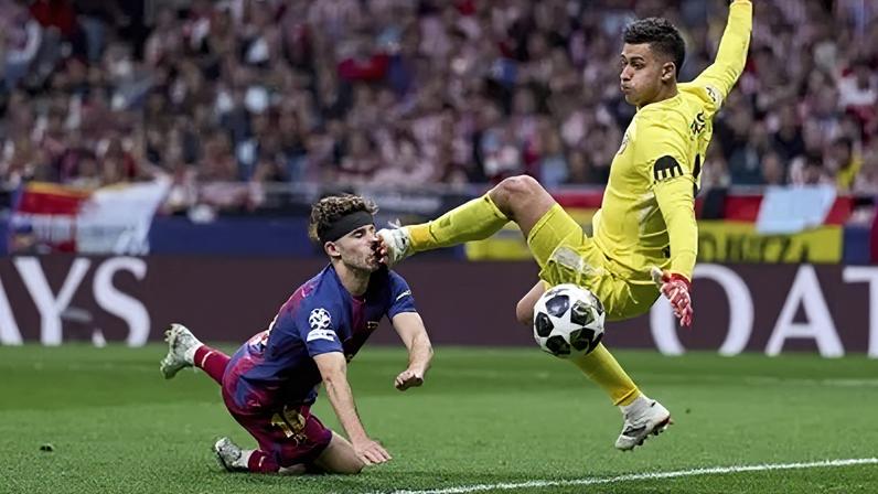 Fermín Lopez é atingido acidentalmente no rosto pela chuteira goleiro Mussa