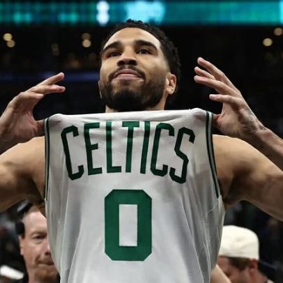 Jayson Tatum domina no retorno aos playoffs no Jogo 1 entre Celtics e 76ers