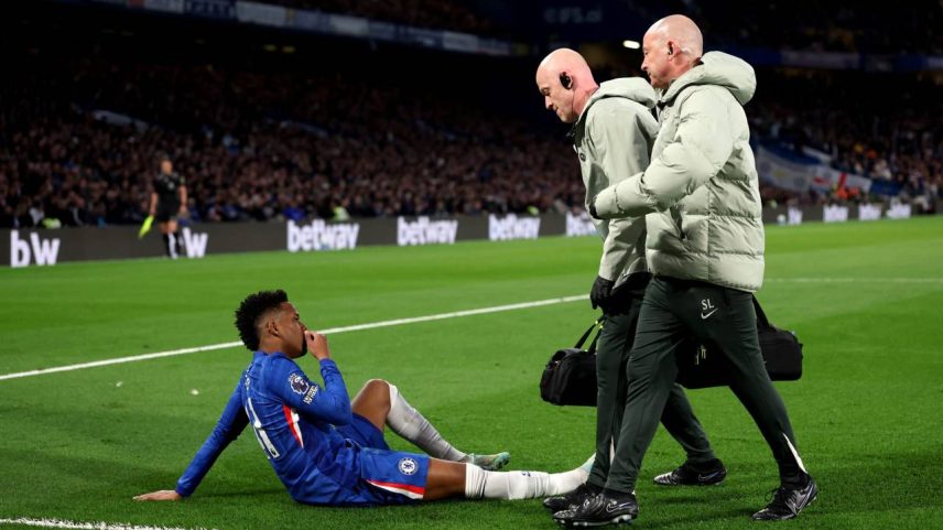 Estêvão sente dores durante partida pelo Chelsea