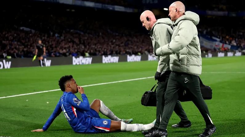 Estêvão sente dores durante partida pelo Chelsea