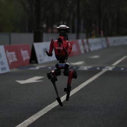 Robô chinês bate recorde humano na meia-maratona em seis minutos