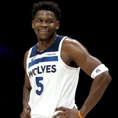 Anthony Edwards garante vitória fora de casa do Timberwolves no Jogo 2