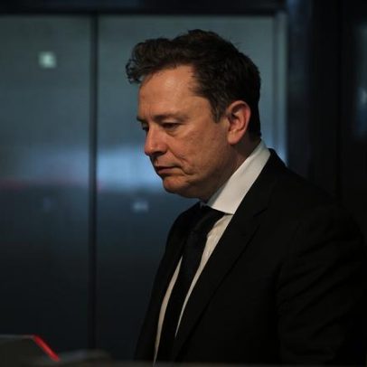 Elon Musk admite ter sido tolo ao investir na OpenAI