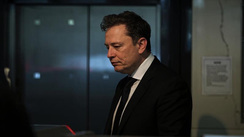 Musk já observava movimentações da OpenAI desde 2022, quando investimento na casa dos bilhões da Microsoft foi firmado.