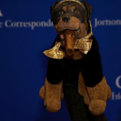 Triumph faz roast de Pete Hegseth e Karoline Leavitt no WHCD