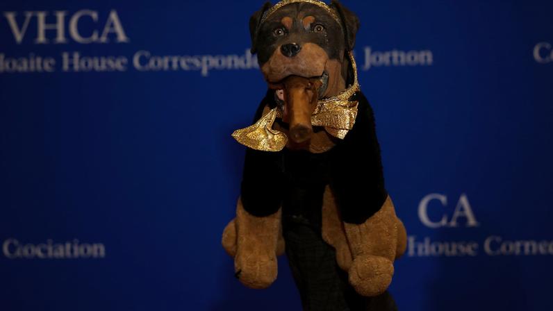 Triumph faz roast de Pete Hegseth e Karoline Leavitt no WHCD