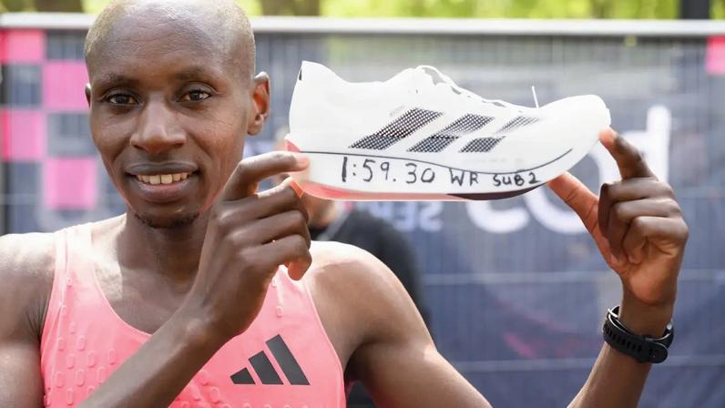 Sabastian Sawe segura tênis com novo recorde mundial: 1h59min30seg