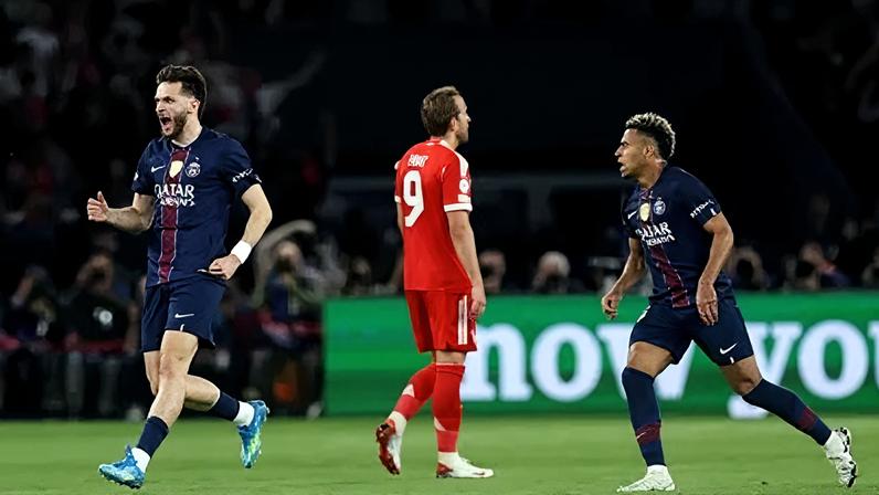 Khvicha Kvaratskhelia comemora gol do PSG