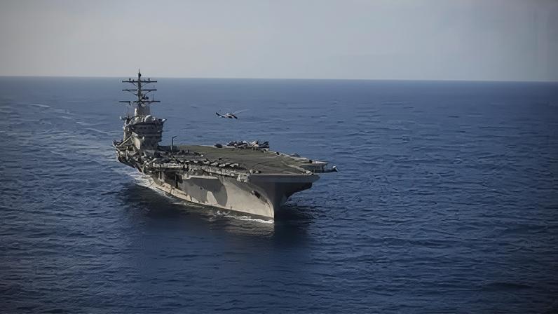 O porta-aviões USS Nimitz no Oceano Pacífico em dezembro de 2013