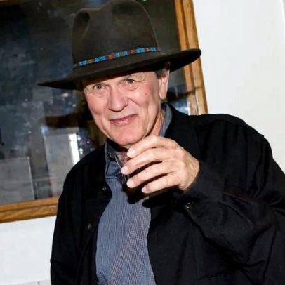 James Hayward, pintor da Costa Oeste com seguidores fiéis, morre aos 82
