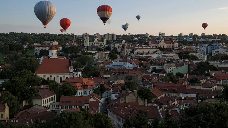 A Lituânia é um país de 2,8 milhões de habitantes, metade da população de uma cidade grande brasileira (Angel Villalba/Getty Images)