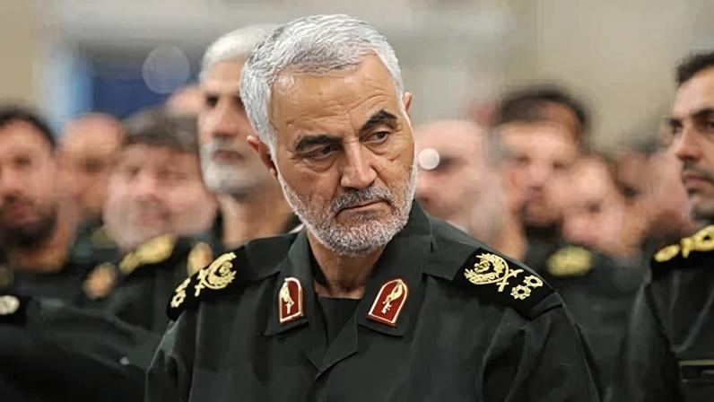 O então comandante da Força Quds iraniana, Qassem Soleimani, em reunião com o aiatolá Ali Khamenei, em 18 de setembro de 2016.