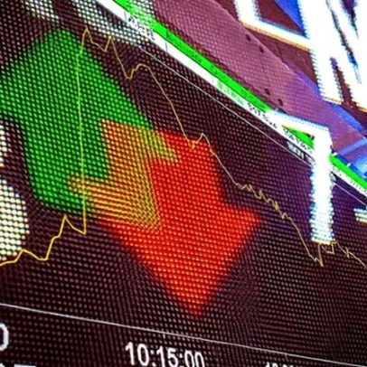 Ibovespa fecha abaixo de 190 mil e dólar cai, o que explica?