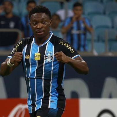 Grêmio vence Riestra no fim e avança na Sul-Americana