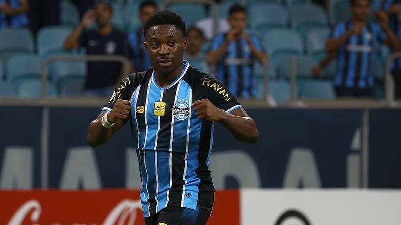 Com gol de Amuzu, o Grêmio venceu o Riestra pela Sul-Americana (Foto: SILVIO AVILA / AFP)