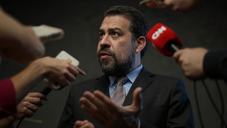Boulos acusa relator do PL dos apps de ceder a lobby de plataformas