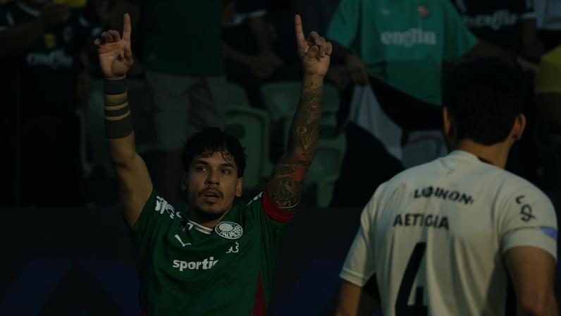 Gustavo Gómez comemora gol marcado pelo Palmeiras